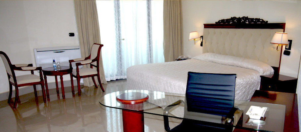 Palace Hotel Ουαγκαντουγκού Εξωτερικό φωτογραφία
