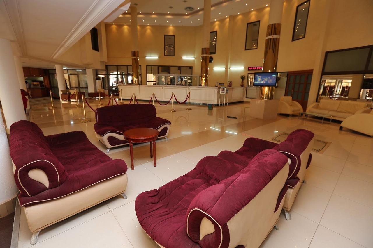 Palace Hotel Ουαγκαντουγκού Εξωτερικό φωτογραφία