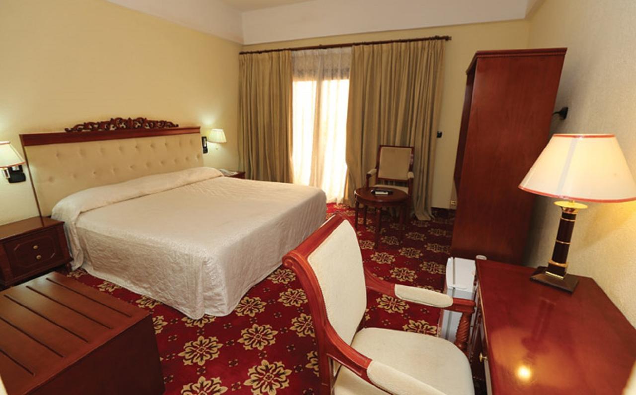 Palace Hotel Ουαγκαντουγκού Εξωτερικό φωτογραφία