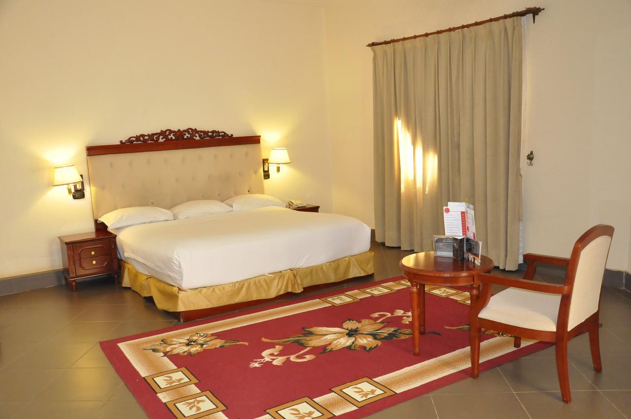 Palace Hotel Ουαγκαντουγκού Εξωτερικό φωτογραφία