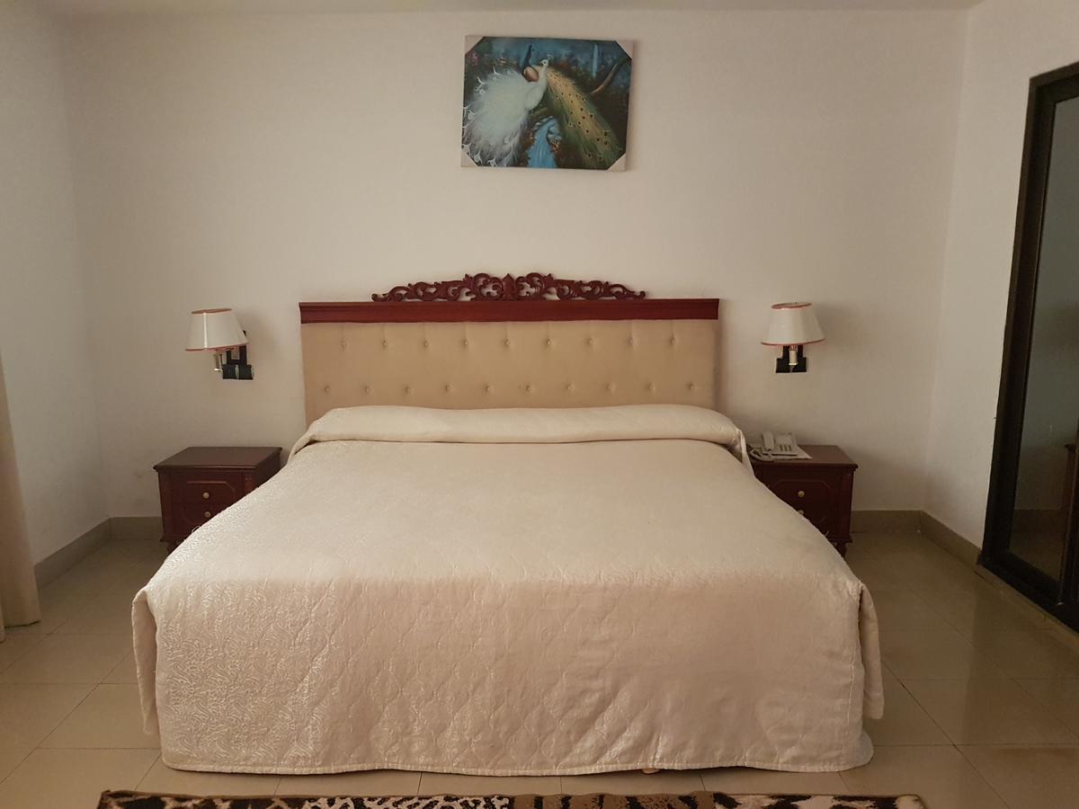 Palace Hotel Ουαγκαντουγκού Εξωτερικό φωτογραφία