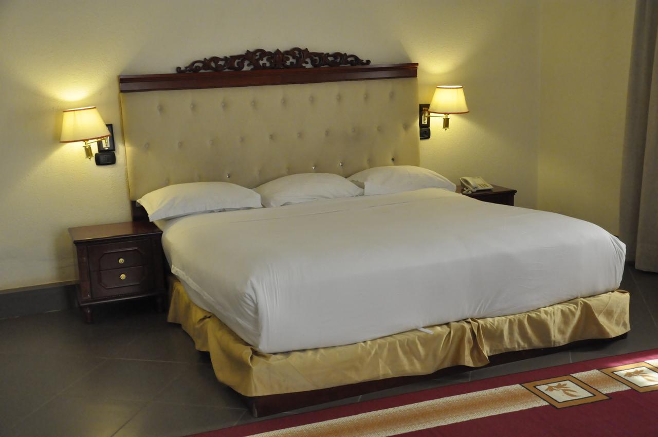 Palace Hotel Ουαγκαντουγκού Εξωτερικό φωτογραφία